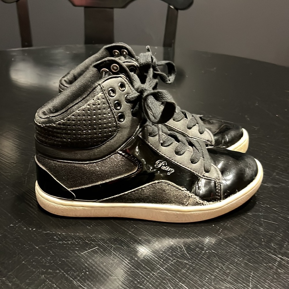Pastry, glitter, black hip-hop shoes.